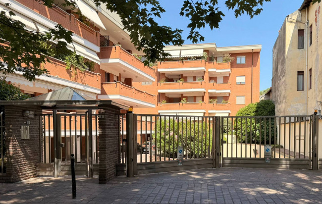 Box o garage in vendita a Novara