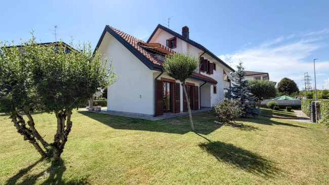 Villa for sale in Novara