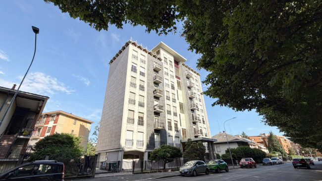 3 Rooms for sale in Novara