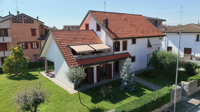 Villa in vendita a Novara
