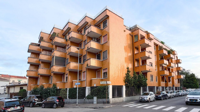 3 LOCALI in vendita a Novara