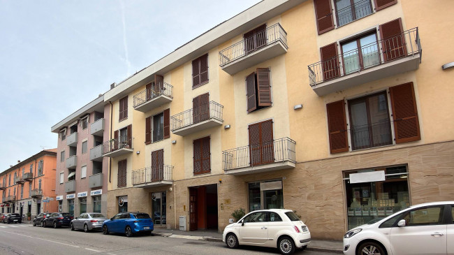3 Rooms for sale in Novara