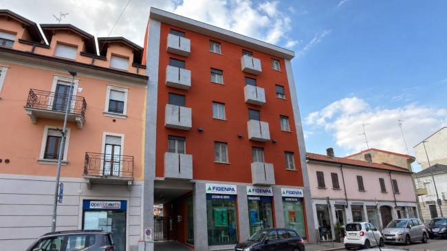3 Rooms for sale in Novara