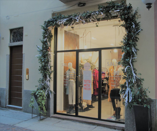 Negozio in affitto a Novara