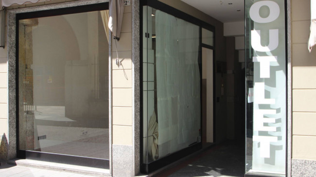 Shop for rent in Novara