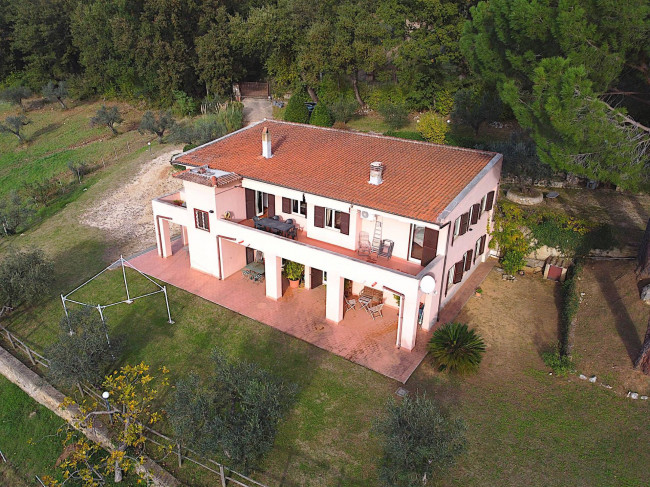 Villa in vendita a Palombara Sabina (RM)