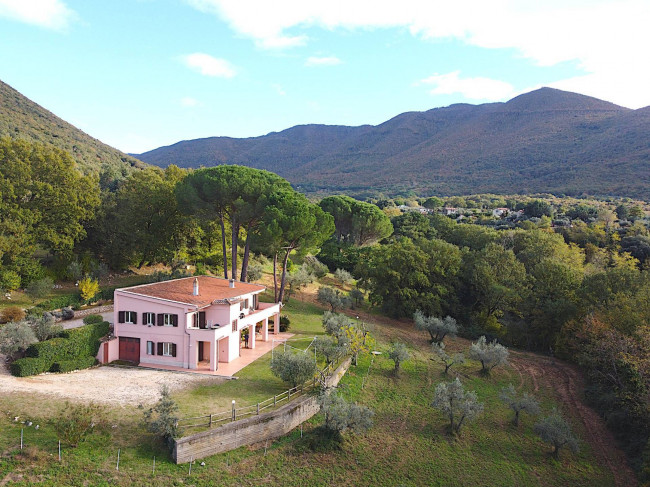 Villa in vendita a Palombara Sabina (RM)