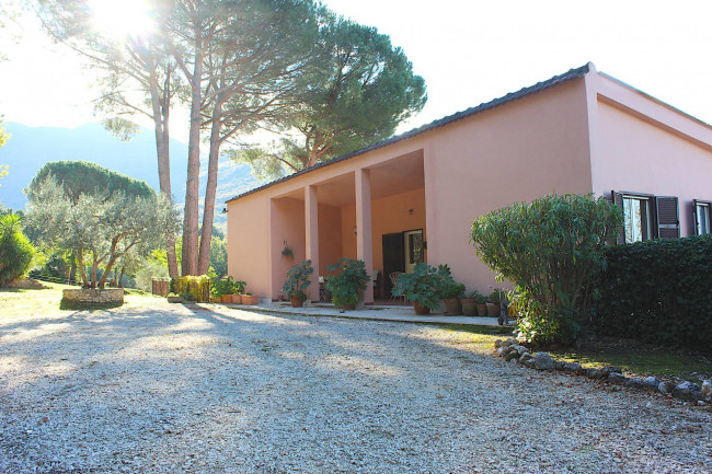 Villa in vendita a Palombara Sabina (RM)