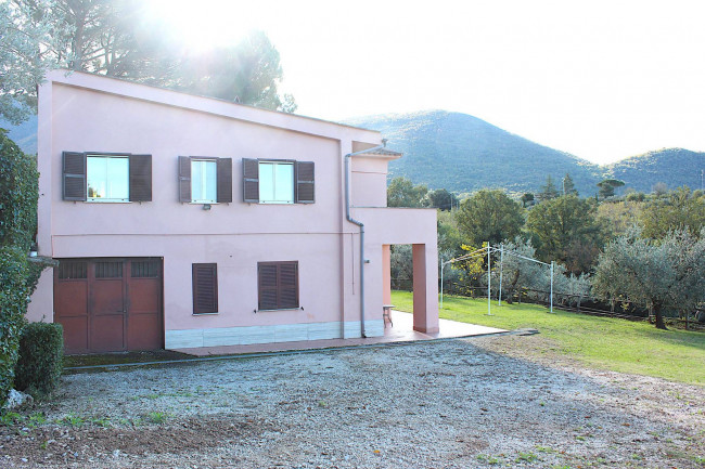 Villa in vendita a Palombara Sabina (RM)