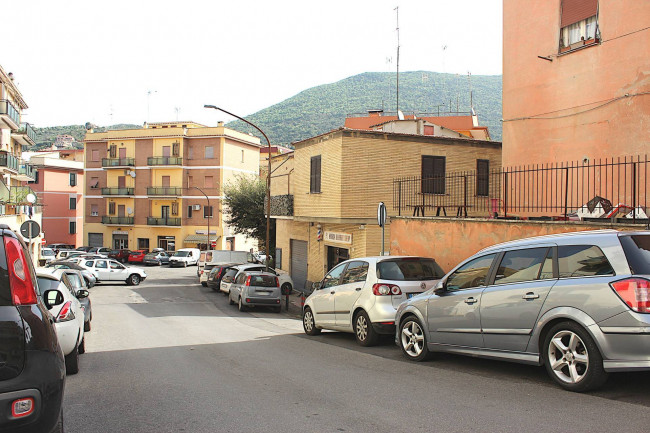 Garage/Box/Posto auto in vendita a Palombara Sabina (RM)