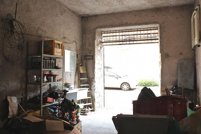 Garage/Box/Posto auto in vendita a Palombara Sabina (RM)