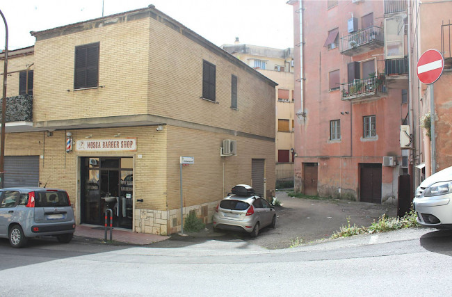 Garage/Box/Posto auto in vendita a Palombara Sabina (RM)