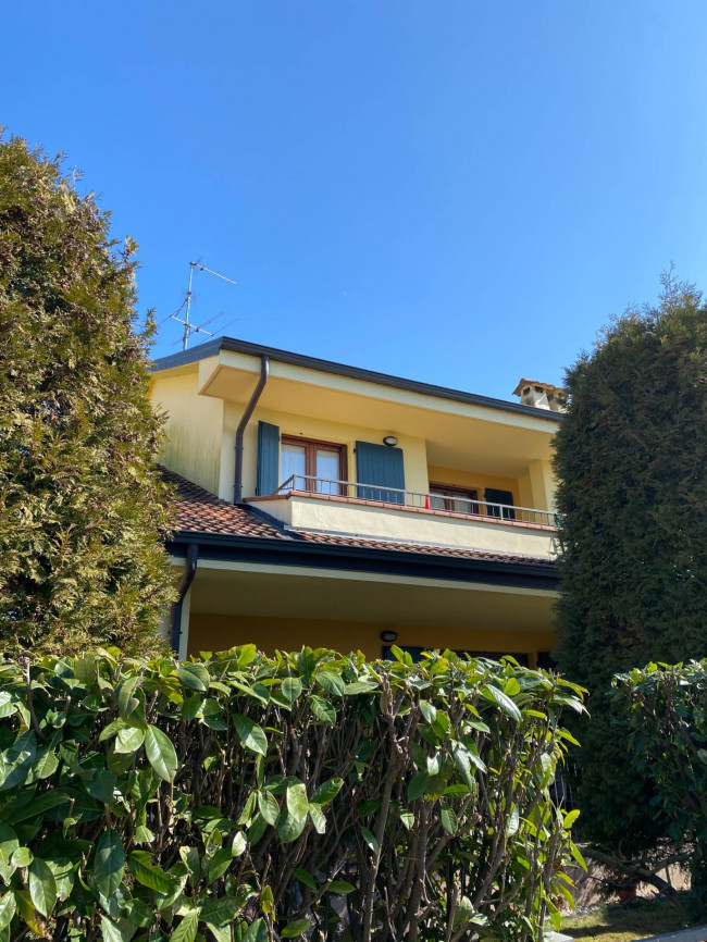 Villa in Vendita a Casaleggio Novara