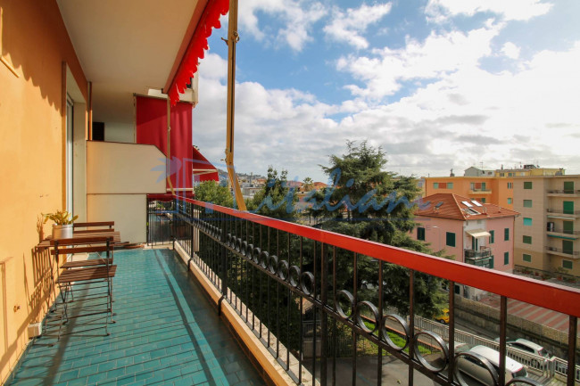 Appartamento in Affitto a Varazze