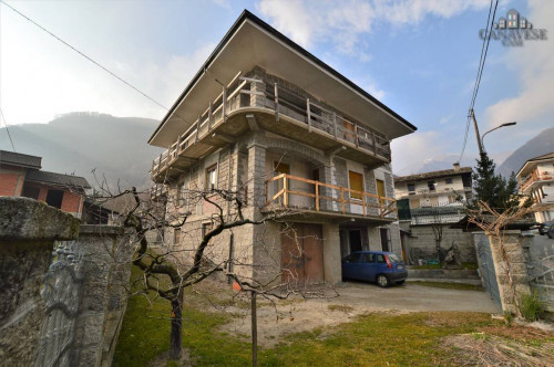 Casa indipendente in vendita a Sparone