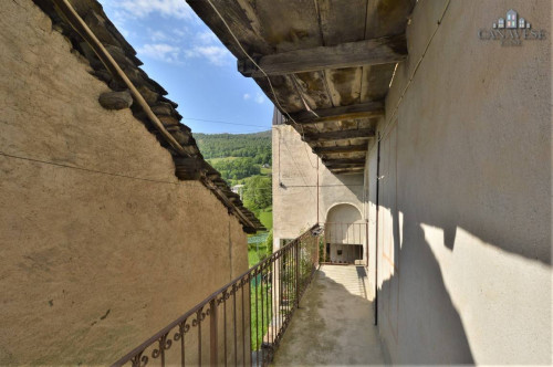 Casa semindipendente in vendita a Valchiusa