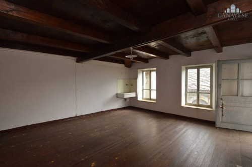 Casa semindipendente in vendita a Valchiusa