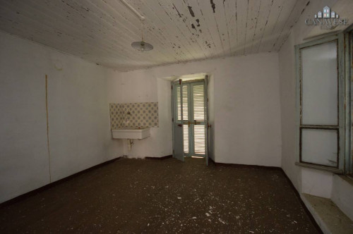 Casa semindipendente in vendita a Valchiusa