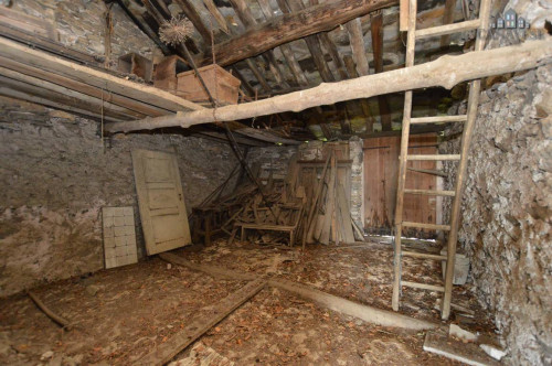 Casa semindipendente in vendita a Valchiusa