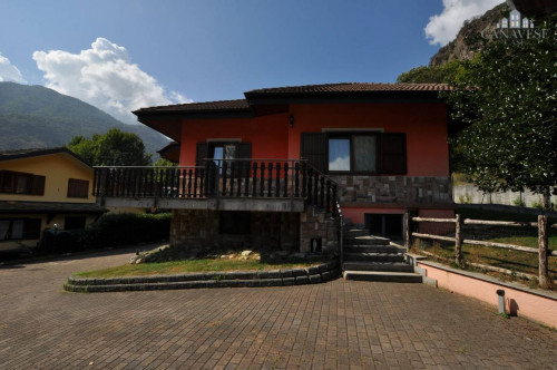 Villa in vendita a Sparone