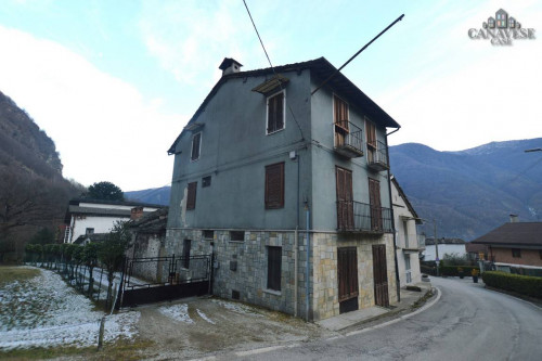 Casa semindipendente in vendita a Sparone