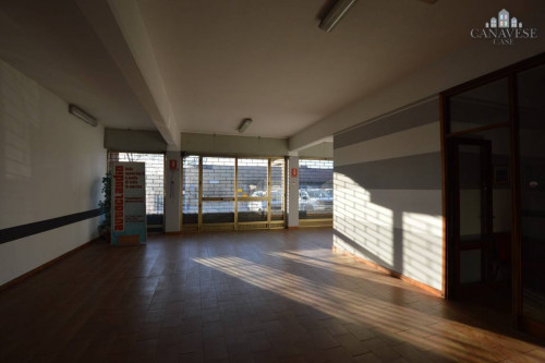 Locale commerciale in affitto a Ivrea