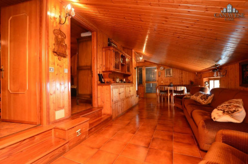 Casa indipendente in vendita a Valchiusa
