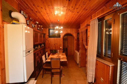 Casa indipendente in vendita a Valchiusa