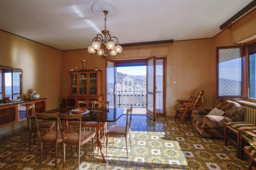 Casa indipendente in vendita a Pratiglione
