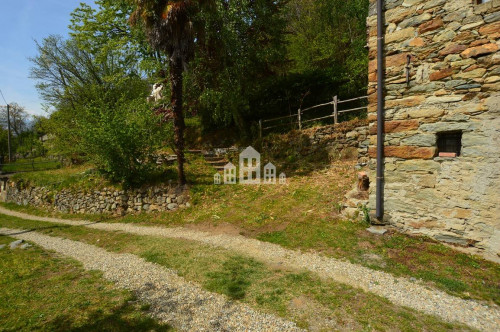 Casa semindipendente in vendita a Andrate