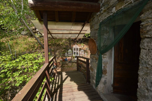 Casa semindipendente in vendita a Andrate