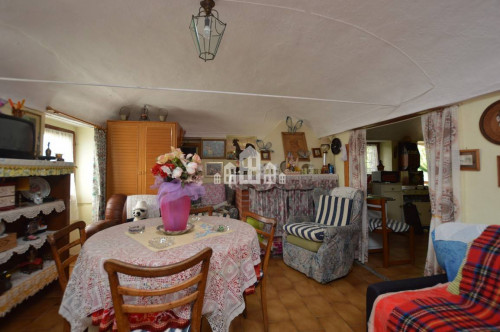 Casa semindipendente in vendita a Andrate