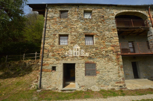 Casa semindipendente in vendita a Andrate