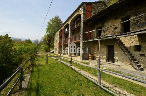 Casa semindipendente in vendita a Andrate