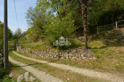 Casa semindipendente in vendita a Andrate
