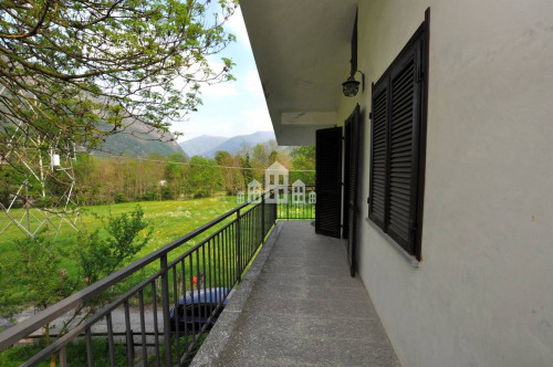 Casa semindipendente in vendita a Locana
