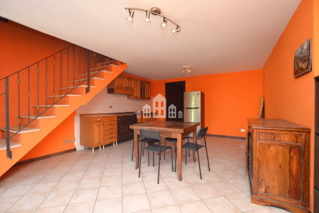 Casa semindipendente in vendita a Issiglio