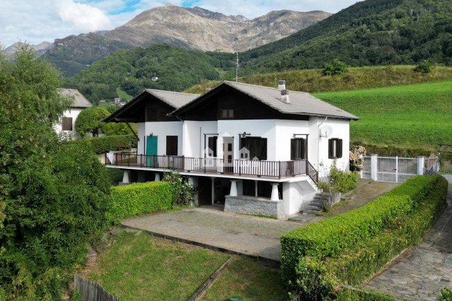 Casa semindipendente in vendita a Valchiusa