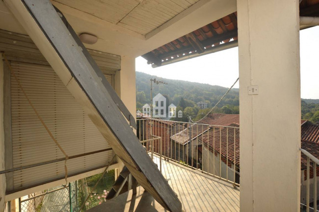 Casa semindipendente in vendita a Val di Chy