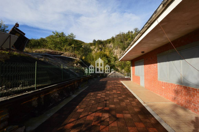 Bifamiliare in vendita a Val di Chy