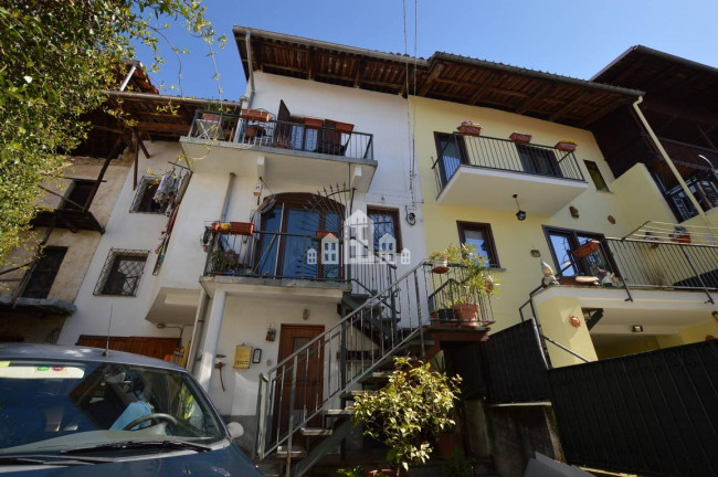 Half-duplex for sale in Val di Chy