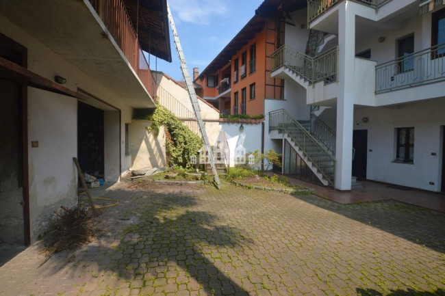 Half-duplex for sale in Salassa