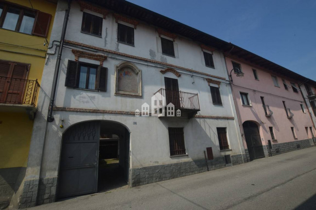 Half-duplex for sale in Salassa