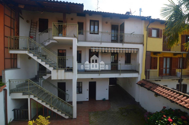 Half-duplex for sale in Salassa