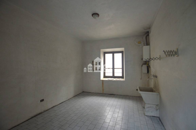 Half-duplex for sale in Salassa