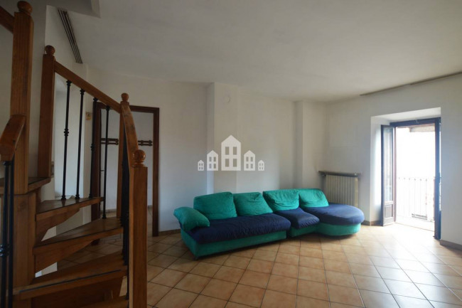 Half-duplex for sale in Salassa