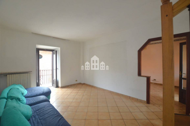 Half-duplex for sale in Salassa