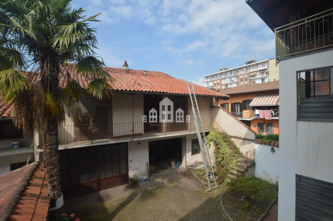 Half-duplex for sale in Salassa