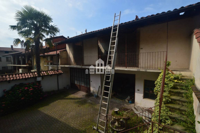 Half-duplex for sale in Salassa