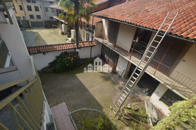 Half-duplex for sale in Salassa